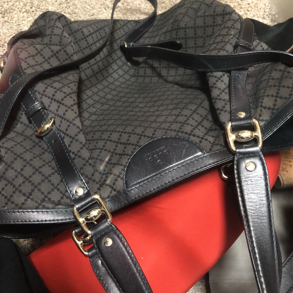 Gucci shoulder tote.
